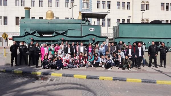 زيارة طلاب القاهرة لمتحف محطة مصر..
