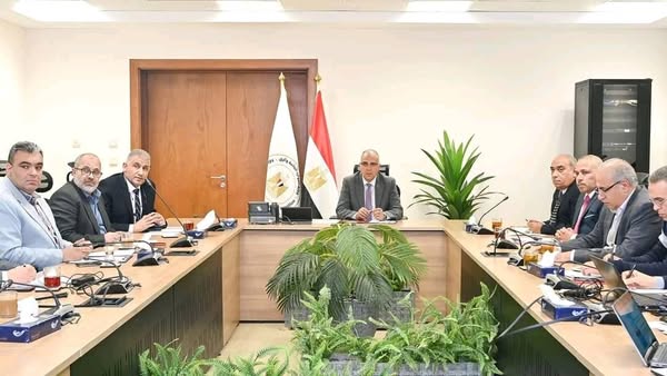 سويلم يتابع موقف دراسة “إعادة تأهيل المناطق الزراعية فى شمال الدلتا المتأثرة بإرتفاع منسوب سطح البحر”
