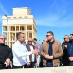 وزير الإسكان يتفقد مشروعات الطرق والوحدات وأعمال البحيرات بـ “مارينا بالساحل الشمالي”