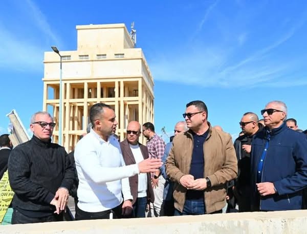 وزير الإسكان يتفقد مشروعات الطرق والوحدات وأعمال البحيرات بـ “مارينا بالساحل الشمالي”