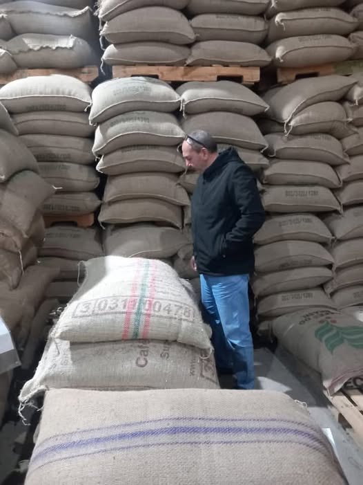ضبط 3 طن و 250 كيلو مواد غذائية مجهولة المصدر بمركز بلبيس