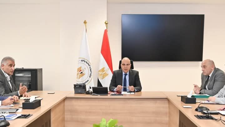 سويلم يتابع موقف مساهمات الوزارة لتنفيذ مشروعات مبادرة “حياة كريمة”