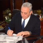الجندي يتابع الجهود المكثفة للسيطرة على حريق ضخم بمخزن أجهزة كهربائية بالمحلة