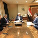 وزير التعليم العالي يبحث آليات تعزيز التعاون مع وفد جامعة إيست إنجليا البريطانية