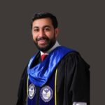 العميد علي المكاوي يبارك للدكتور علي محمد طبيشات حصوله على الدكتوراه