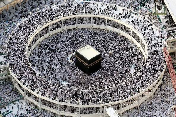 أجواء روحانية مهيبة في ليلة ٢٥رمضان