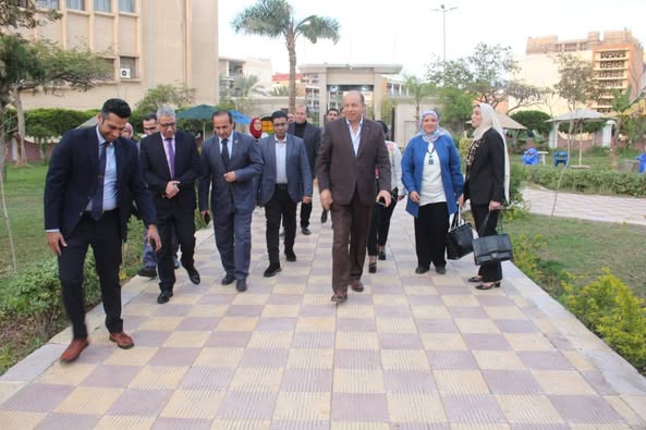 رئيس جامعة المنصورة يُشارك الطلاب الوافدين مأدبة الإفطار الرمضانية