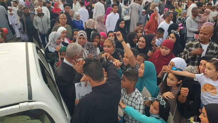 الفرحة تملأ الغردقة في عيد الفطر وهدايا الرئيس تُدخل البهجة على الأطفال .