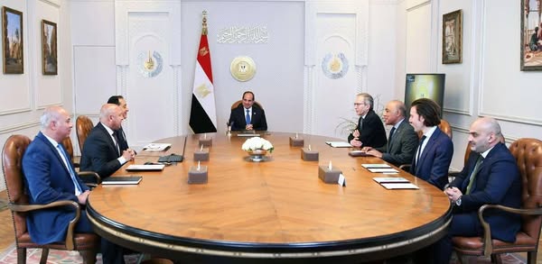 السيد الرئيس عبد الفتاح السيسي، اليوم، مع السيد “هنري بوبار”، رئيس مجلس إدارة شركة “ألستوم الفرنسية العالمية”،