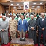 محافظ جنوب سيناء يجتمع بحجاج الجمعيات الأهلية ويطالبهم بالدعاء لمصر