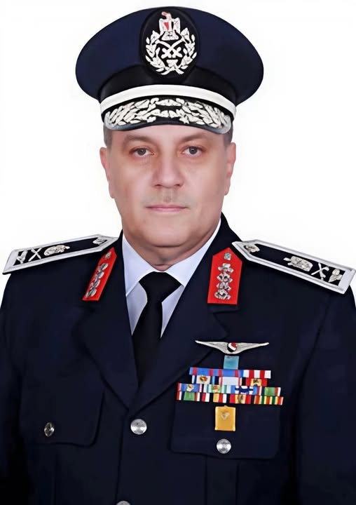 قرار تعيين اللواءطيار أ . ح عمرو صقر قائداً للقوات الجوية