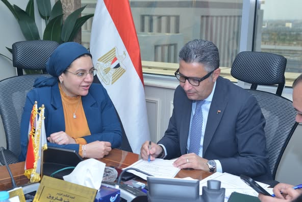 عقد اليوم الدكتور شريف فاروق، وزير التموين والتجارة الداخلية، اجتماعًا دوريًا مع أعضاء مجلسي النواب والشيوخ، في إطار اللقاءات المنتظمة التي يحرص على تنظيمها لتعزيز التواصل والتنسيق. متابعة /د.عبدالهادي الكناني
