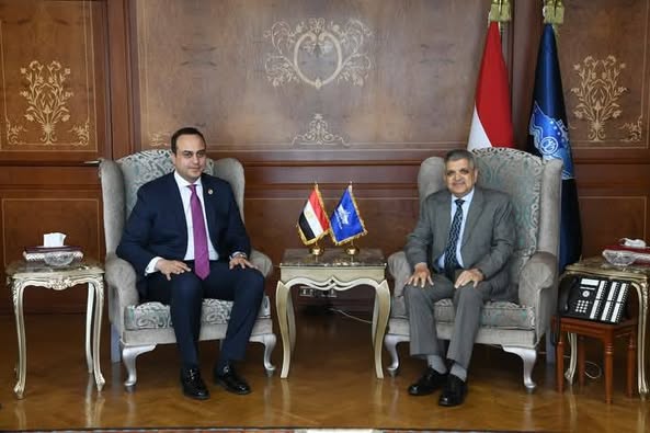 ● الفريق أسامة ربيع يبحث مع رئيس هيئة الرعاية الصحية التنسيق المشترك بتقديم الخدمات الطبية للعاملين بالهيئة كتب/طلعت مرسى إبراهيم