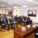 وزير الخارجية والهجرة يجتمع بقيادات وأعضاء السلك الدبلوماسي والقنصلي متابعة/دعبدالهادي الكناني
