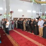وزير الأوقاف ومحافظ الشرقية يؤديان صلاة الجمعة بمسجد الدكتور عبد الحليم محمود شيخ الأزهر الأسبق ببلبيس الشرقية مرفت عبد القادر