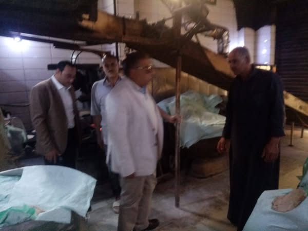 محافظ الدقهلية يفاجئ أصحاب الأفران بزيارة مفاجئة ويؤكد على الالتزام بمواصفات الخبز ومكافحة التلاعب بالبطاقات التموينية متابعة/دعبدالهادي الكناني