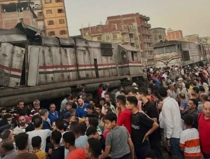 حكمت محكمة الزقازيق اليوم بمعاقبة 9 من العاملين في حادث قطاري الزقازيق بالشرقية الشرقية مرفت عبد القادر