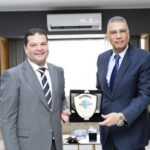 اسماعيل كمال أثناء لقاءه بوفد الهيئة العامة للتأمين الصحى الشامل . متابعه/تامر عامر