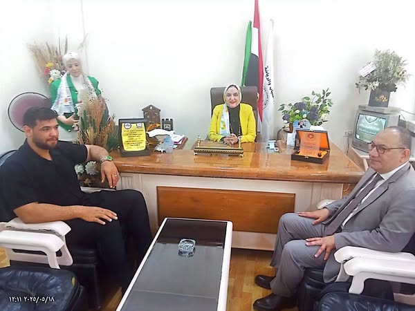 وكيل وزارة الشباب والرياضة بالدقهلية تكرم البطل المصري عبد اللطيف منيع لاعب المنتخب الوطني للمصارعة كتب احمد رضوان