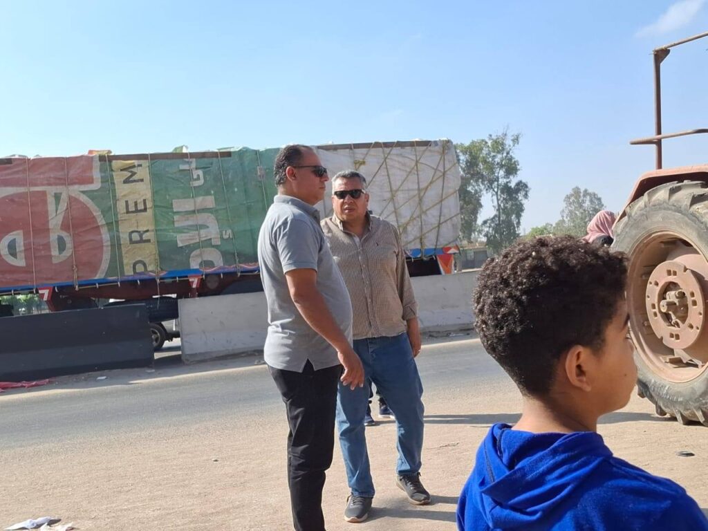 وائل العايدي نائب رئيس مركز ومدينة بلبيس ومحمود سعيد رئيس الوحدة المحلية بالعدلية  يقودا حملة مكبرة لإزالة الإشغالات على الطريق الزراعي بمسطرد بالعدلية كتب/د.عبدالهادي الكناني