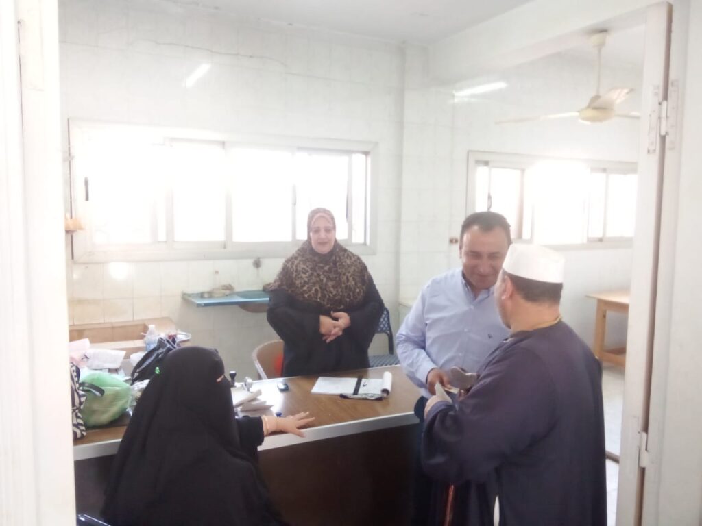 قام السيد المهندس أحمد الجنزوري رئيس الوحدة المحلية بالبلاشون بزيارة متابعة لأعمال الوحدة الصحية بالبلاشون بالإضافة إلى عدد من المصالح الحكومية بالقرية، حيث أشاد بأداء العاملين واستمع إلى ملاحظاتهم.  متابعة /د.عبدالهادي الكناني
