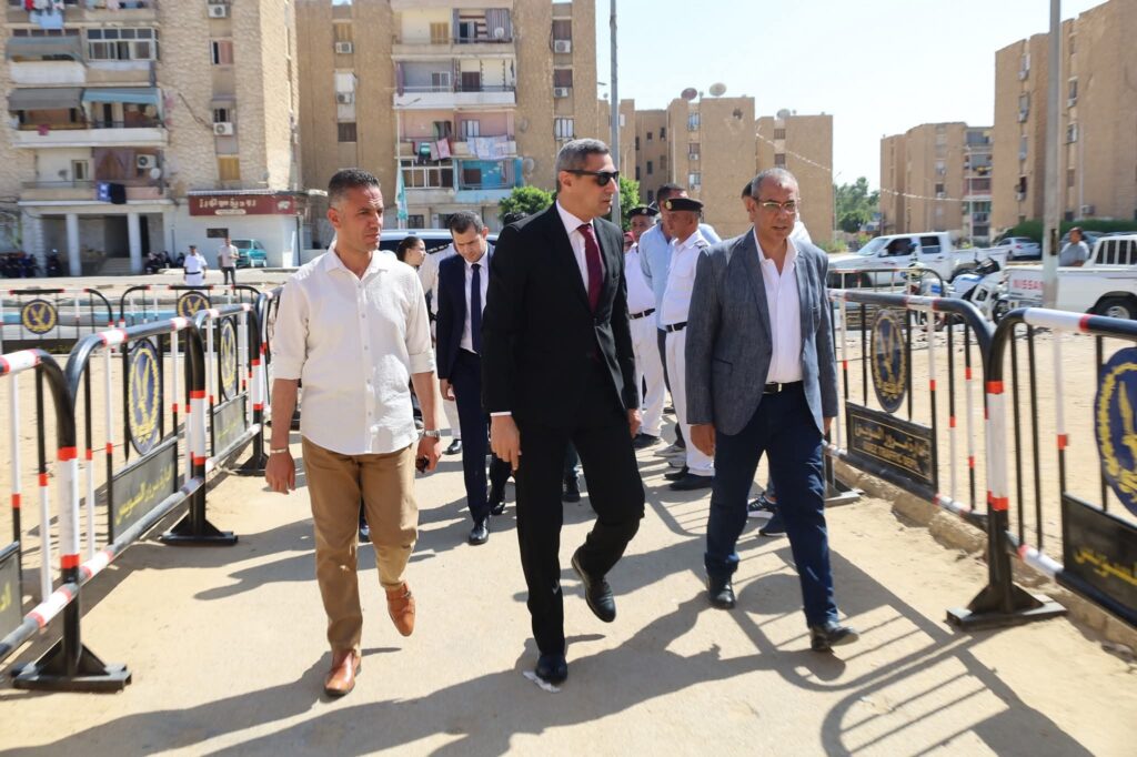 محافظ السويس يتفقد لجان إمتحانات الثانوية العامة والأزهرية ٢٠٢٥ بالسويس