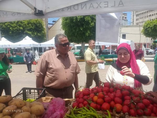 العرابي يتفقد سوق اليوم الواحد للمزارعين بوسط الإسكندرية الإسكندرية /محمد يحيى الدمرداش
