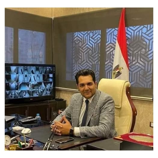 الدكتور “عمرو عبدالعاطي’ رئيس مجلس مدينة جمصة بدرجة إنسان