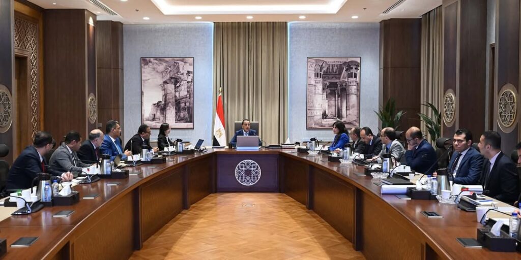 رئيس الوزراء يتابع مع محافظ البحيرة الموقف التنفيذي لمشروعي تطوير “ميناء الصيد” برشيد و”نبع الحمراء” بوادي النطرون