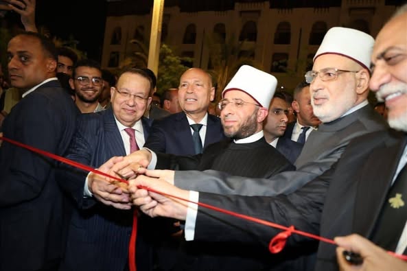 وزير الأوقاف : يشهد احتفال وزارة الأوقاف بالعام الهجري بمسجد الإمام الحسين رضي الله عنه .
