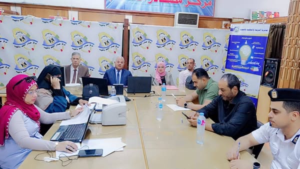 مدير تعليم الفيوم . يتابع امتحانات الثانوية العامة في مادة الرياضيات وغرفة العمليات