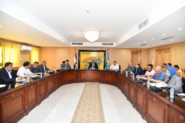 محافظ الفيوم يتابع معدلات الآداء بملفات التقنين والتصالح والرد على المتغيرات المكانية