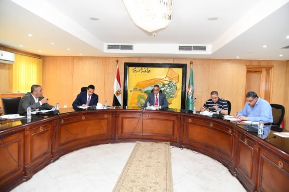 محافظ الفيوم يؤكد على سرعة إنهاء ملفات التقنين المستوفاة من هيئة المساحة العسكرية