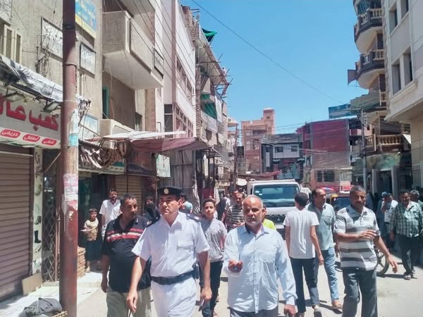 رئيس المركز توجه حملة مكبرة لإزالة الإشغالات وعوائق الطريق بالشوارع الرئيسية بمدينة أبشواي
