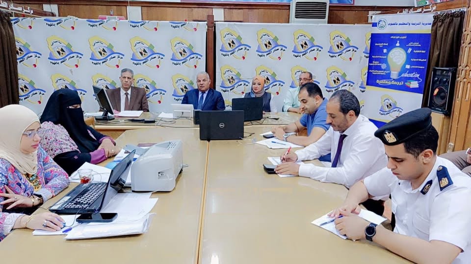 القبيصي يتابع غرفة عمليات امتحانات الثانوية العامة بالفيوم