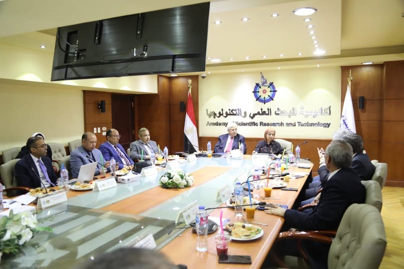 رئيس جامعة المنصورة يُشارك في اجتماع مجلس أكاديمية البحث العلمي ويهنِّئ الفائزين بجوائز الدولة