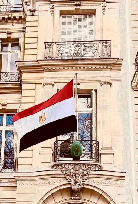 خيانة تحت غطاء البطولة: حينما يهاجم بعض الشباب سفارات أوطانهم في الخارج