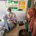 الكشف على ٦٦٥ مواطن خلال قافلة طبية مجانية بقرية الفالوجا مركز بدر بالبحيرة