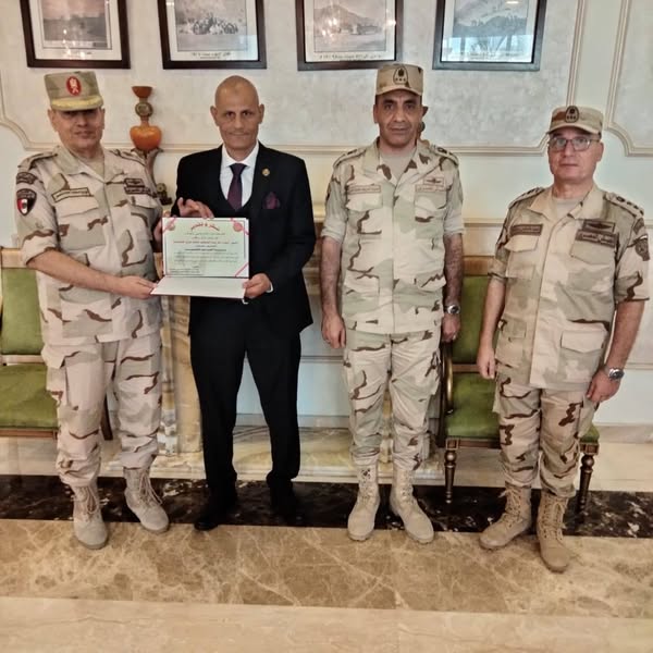 تكريم مدرسة الشهيد ماجد فرج الصناعية لفوزها بالمركز الأول
