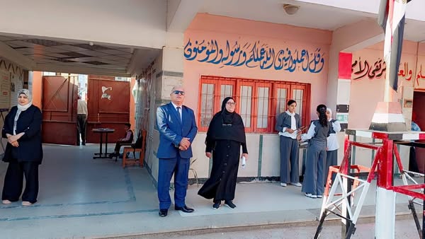 القبيصي يشهد طابور الصباح وتحية العلم بمدرسة الشهيد اللواء أحمد ذكي لطيف بشرق الفيوم