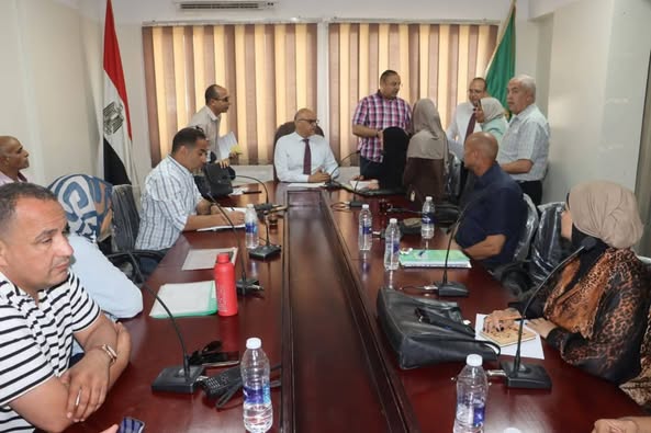 محافظ القليوبية يستمع لمطالب الأهالي ويحل مشكلات على الفور