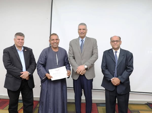 محافظ أسوان يكرم المزارعين المتميزين احتفالا بعيد الفلاح