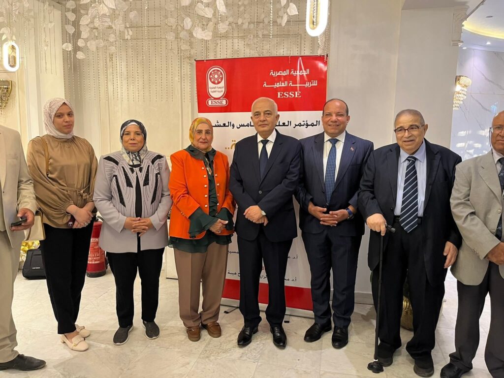 مشاركة متميزة للأستاذة الدكتورة آمال ربيع كامل في المؤتمر العلمي الخامس والعشرين للتربية العلمية