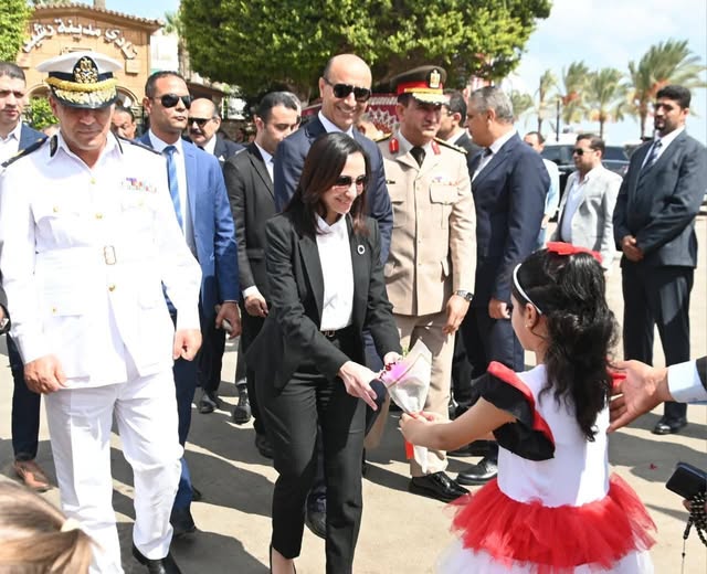 محافظ البحيرة : إيقاد الشعلة إيذاناً ببدء إحتفالات المحافظة بعيدها القومي بمدينة رشيد