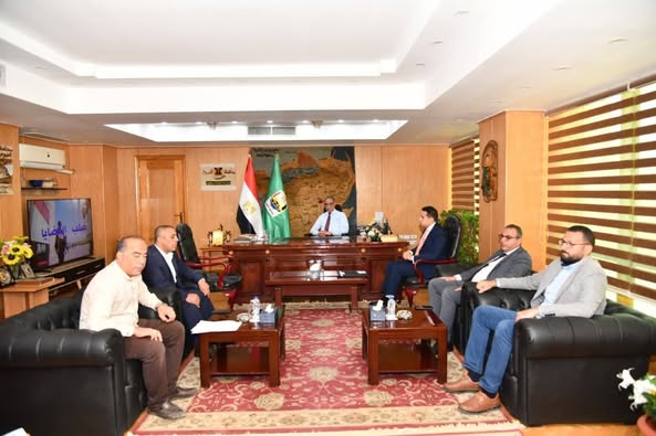 محافظ الفيوم يتابع إجراءات توصيل المرافق للمجمع الصناعي بهوارة المقطع ضمن “شغلك في قريتك”