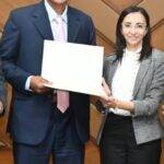 محافظ البحيرة تكرم مدير مدرسة الشهيد شعبان عبد المنعم خالد الإبتدائية بإيتاي البارود