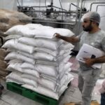 حملة تموينية بالعاشر من رمضان تضبط ٦ أطنان أغذية مجهولة المصدر.