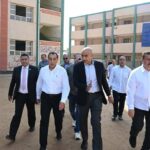 رئيس الوزراء يتفقد مدرسة الشهيد سامح طاحون الابتدائية بقرية شمّا.