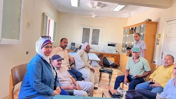 مدير محطة البحوث الإقليمية والتجارب الزراعية بالفيوم يفتتح المزايدة العلنية بنظام حق الانتفاع