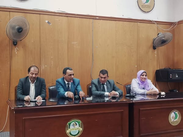 جامعة الفيوم: اللقاء التعريفي لطلاب الفرقة الأولى بنظام الساعات المعتمدة بكلية الآداب